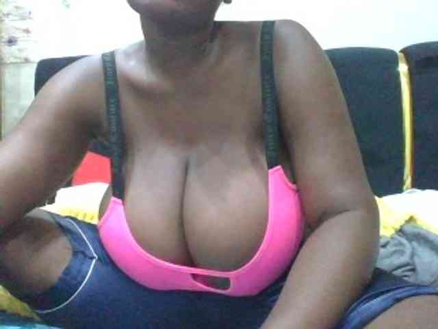 BoobieQueen webcam