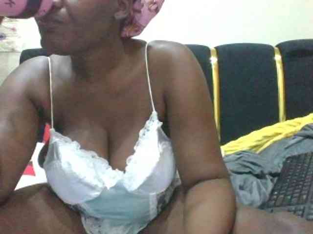 BoobieQueen webcam