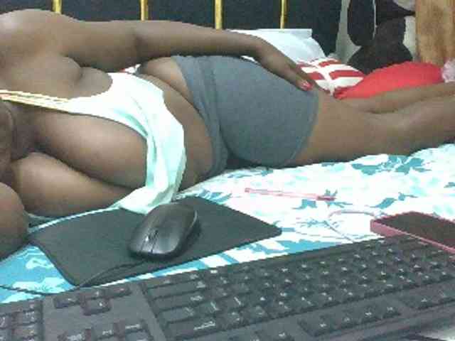 BoobieQueen webcam