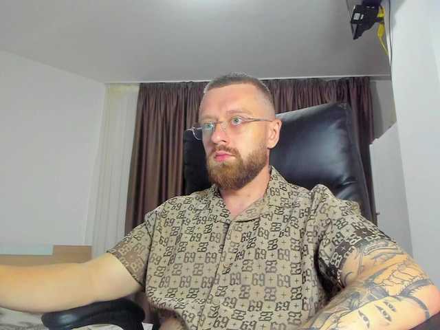FindomGuy — live male cam