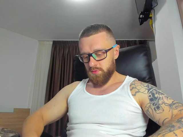 iFindomguy live cam preview