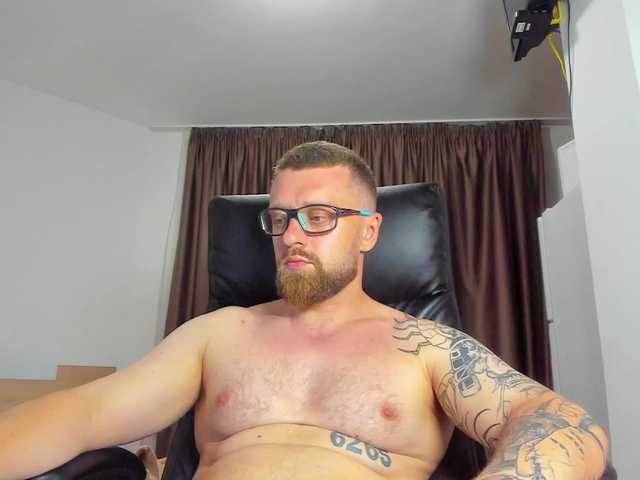 FindomGuy live webcam show