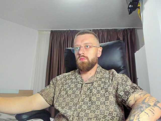 FindomGuy — live male cam