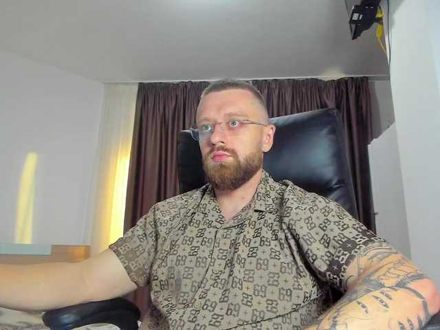 FindomGuy — live male cam