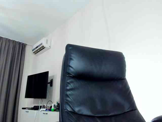 iFindomguy Live Webcam on BongaCams