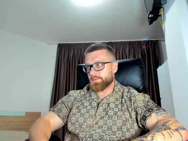 iFindomguy Sex Cam Show