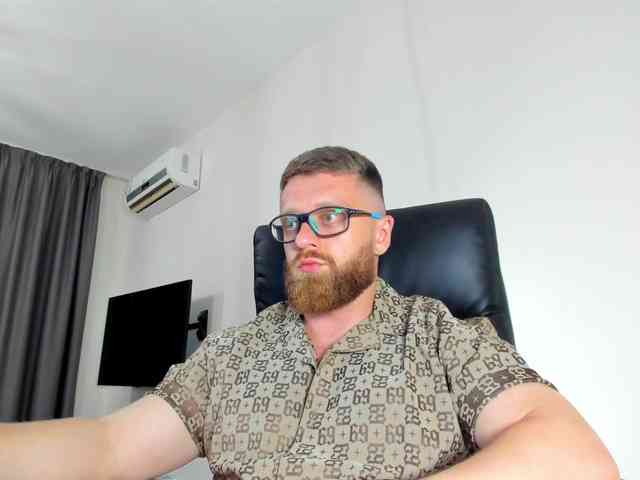 iFindomguy Live Webcam on BongaCams