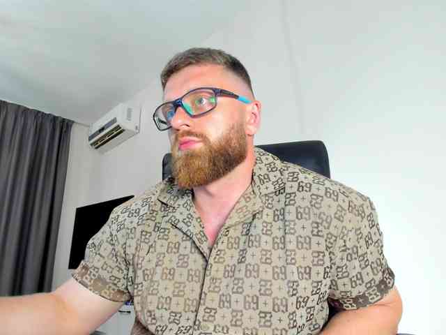 iFindomguy Live Webcam on BongaCams