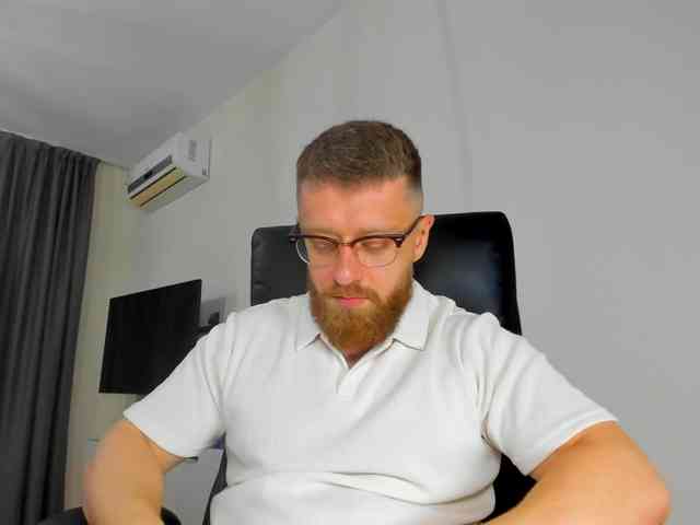 Live stream of iFindomguy