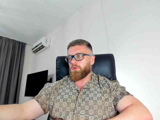iFindomguy Live Webcam on BongaCams