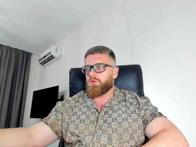 iFindomguy Live Webcam on BongaCams