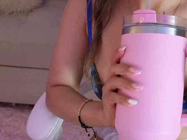 LarisaMaia webcam