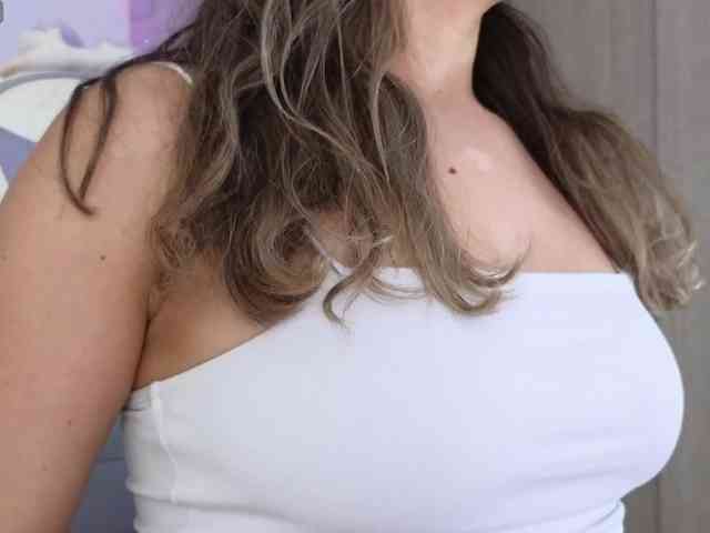 LarisaMaia webcam