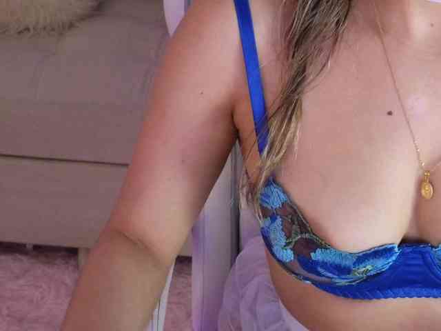 LarisaMaia webcam