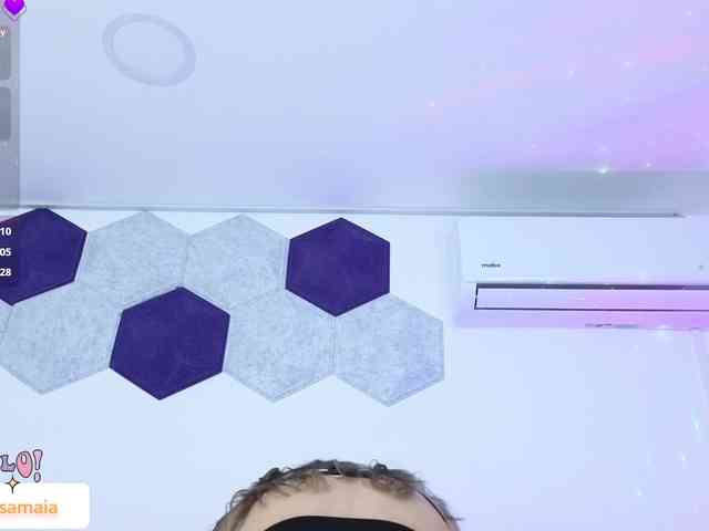LarisaMaia webcam