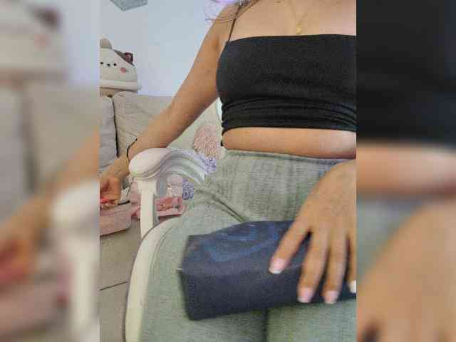 LarisaMaia webcam
