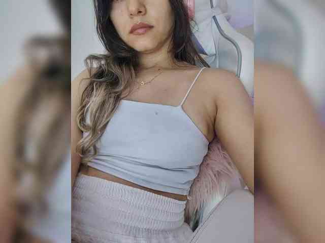 LarisaMaia webcam