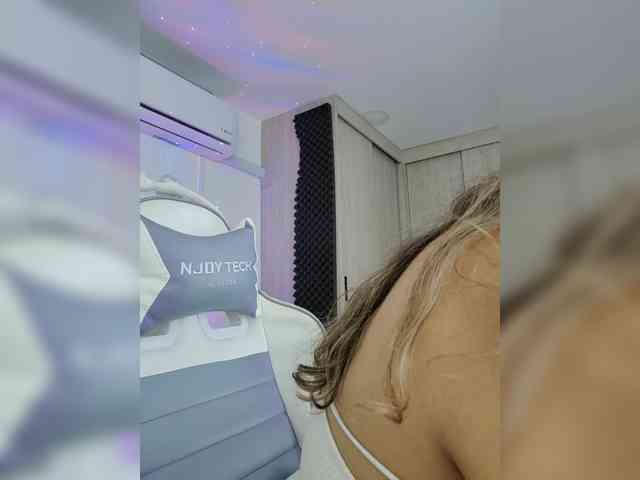 LarisaMaia webcam