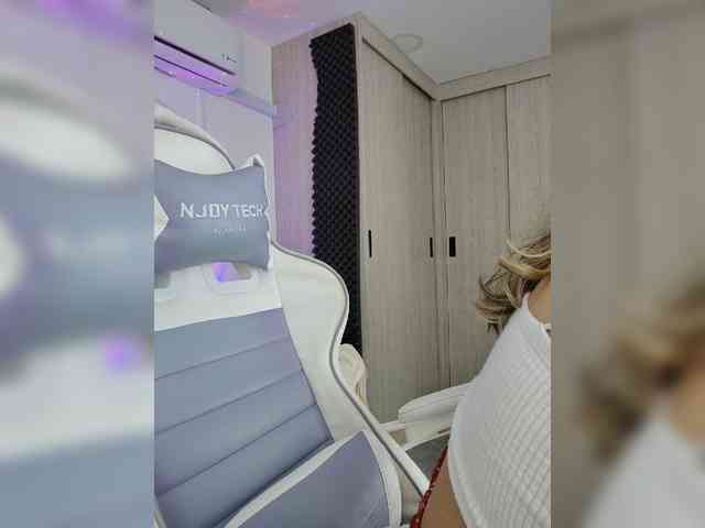 LarisaMaia webcam
