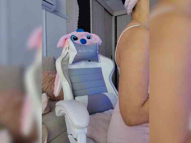 LarisaMaia webcam