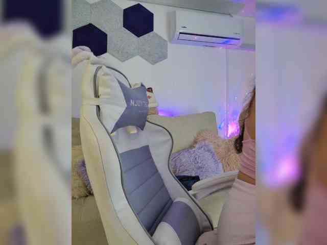 LarisaMaia webcam
