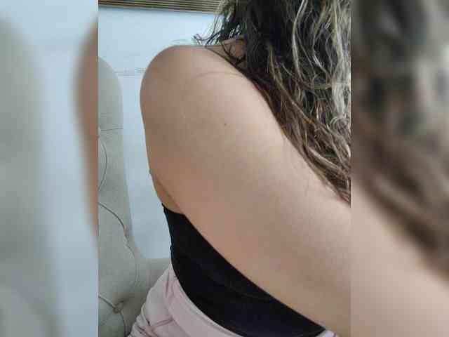 LarisaMaia webcam