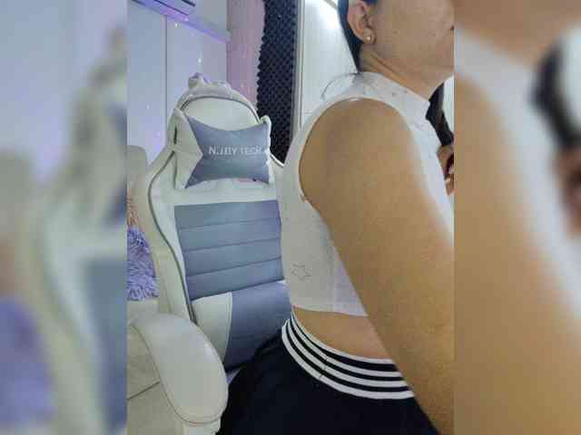 LarisaMaia webcam