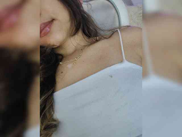 LarisaMaia webcam