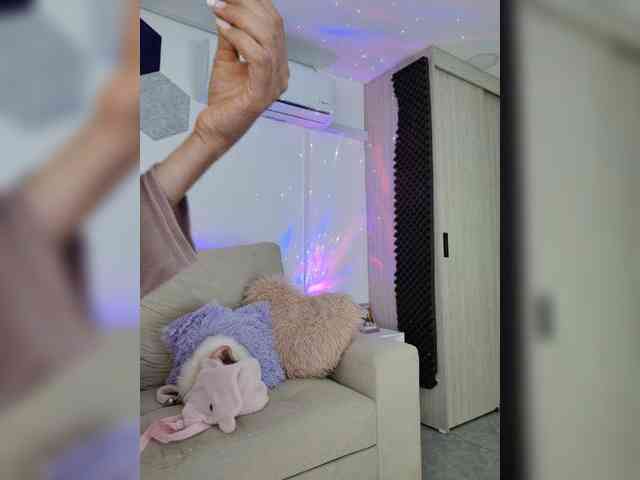 LarisaMaia webcam