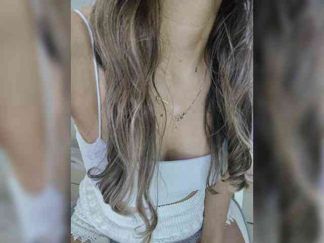LarisaMaia webcam