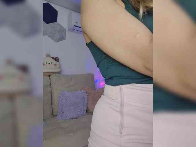 LarisaMaia webcam