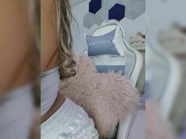 LarisaMaia webcam