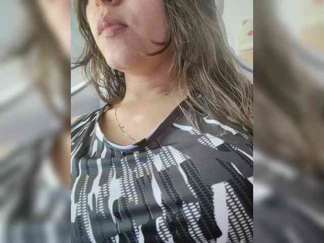 LarisaMaia webcam