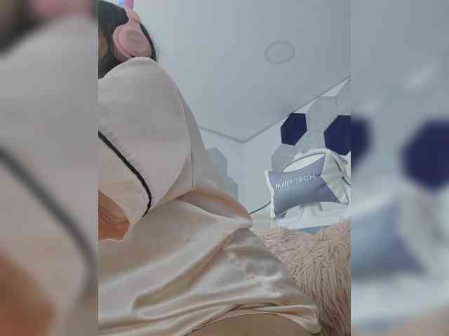 LarisaMaia webcam
