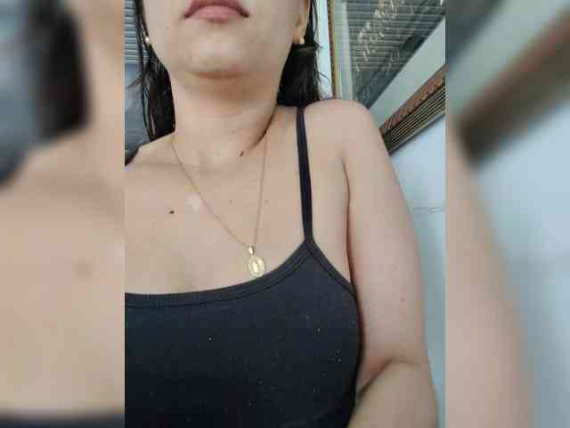 LarisaMaia webcam