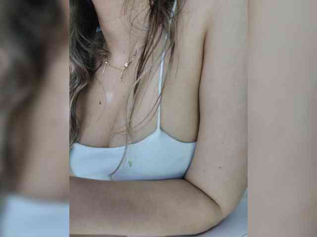 LarisaMaia webcam