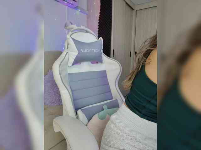 LarisaMaia webcam