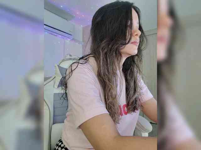 LarisaMaia webcam