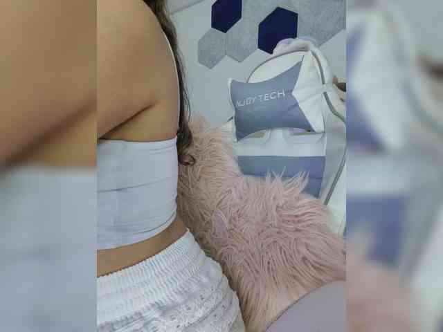 LarisaMaia webcam