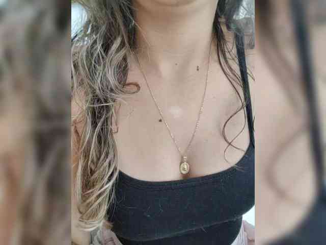 LarisaMaia webcam