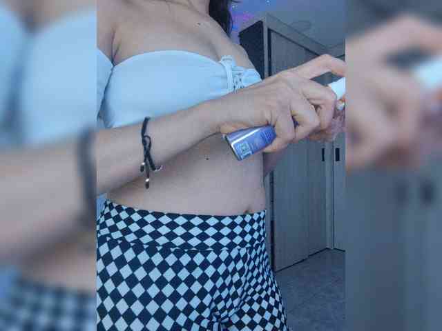 LarisaMaia webcam