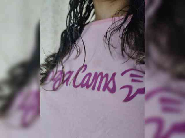 LarisaMaia webcam