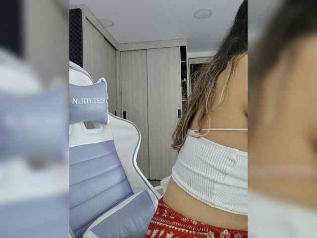 LarisaMaia webcam
