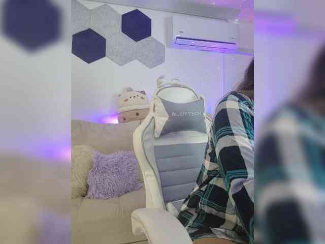 LarisaMaia webcam