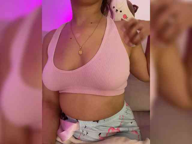 LarisaMaia webcam