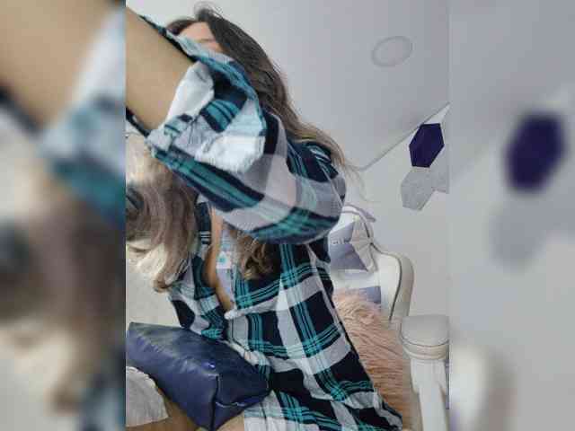 LarisaMaia webcam
