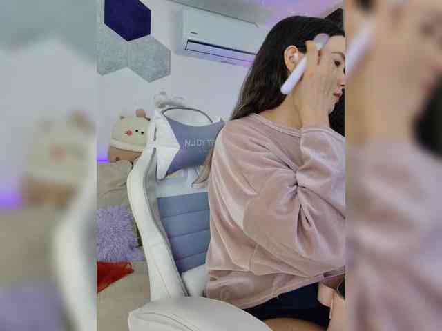 LarisaMaia webcam