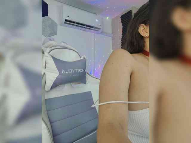 LarisaMaia webcam