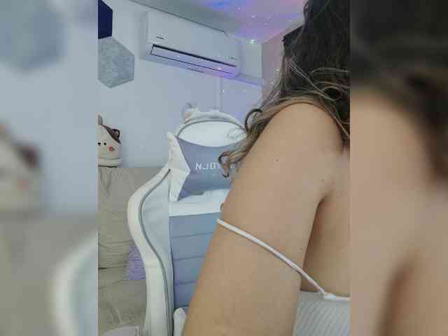 LarisaMaia webcam