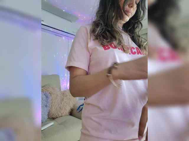 LarisaMaia webcam